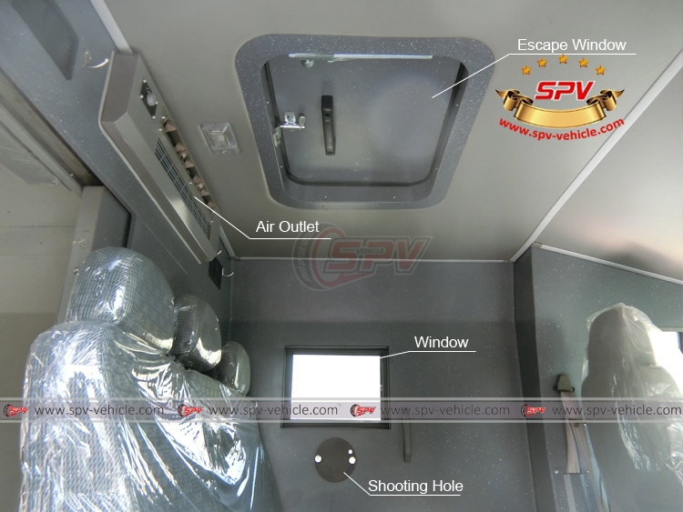 Armored Truck ISUZU - Inside